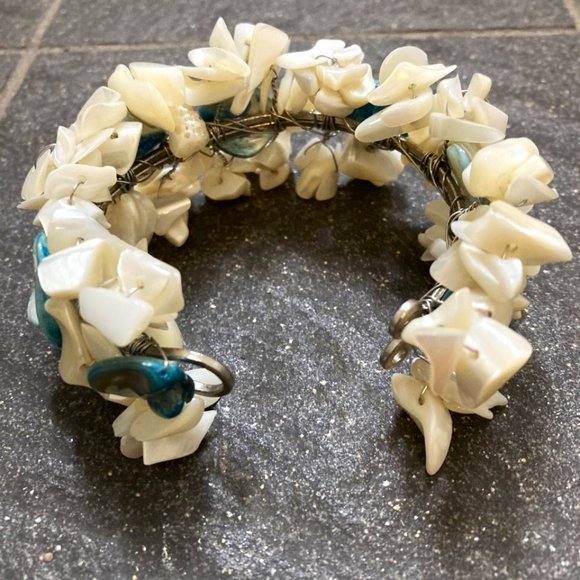 *TAKE 1/2 OFF: Bounty of the sea bracelets: Pearl, MOP, shell, abalone & glass - Picture 7 of 7